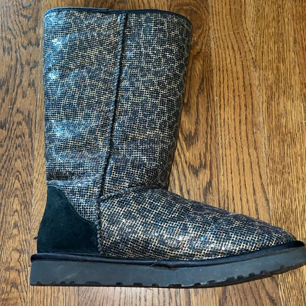 UGG Metallic Silver and Black Patterned Winter Boots - Picture 7 of 16